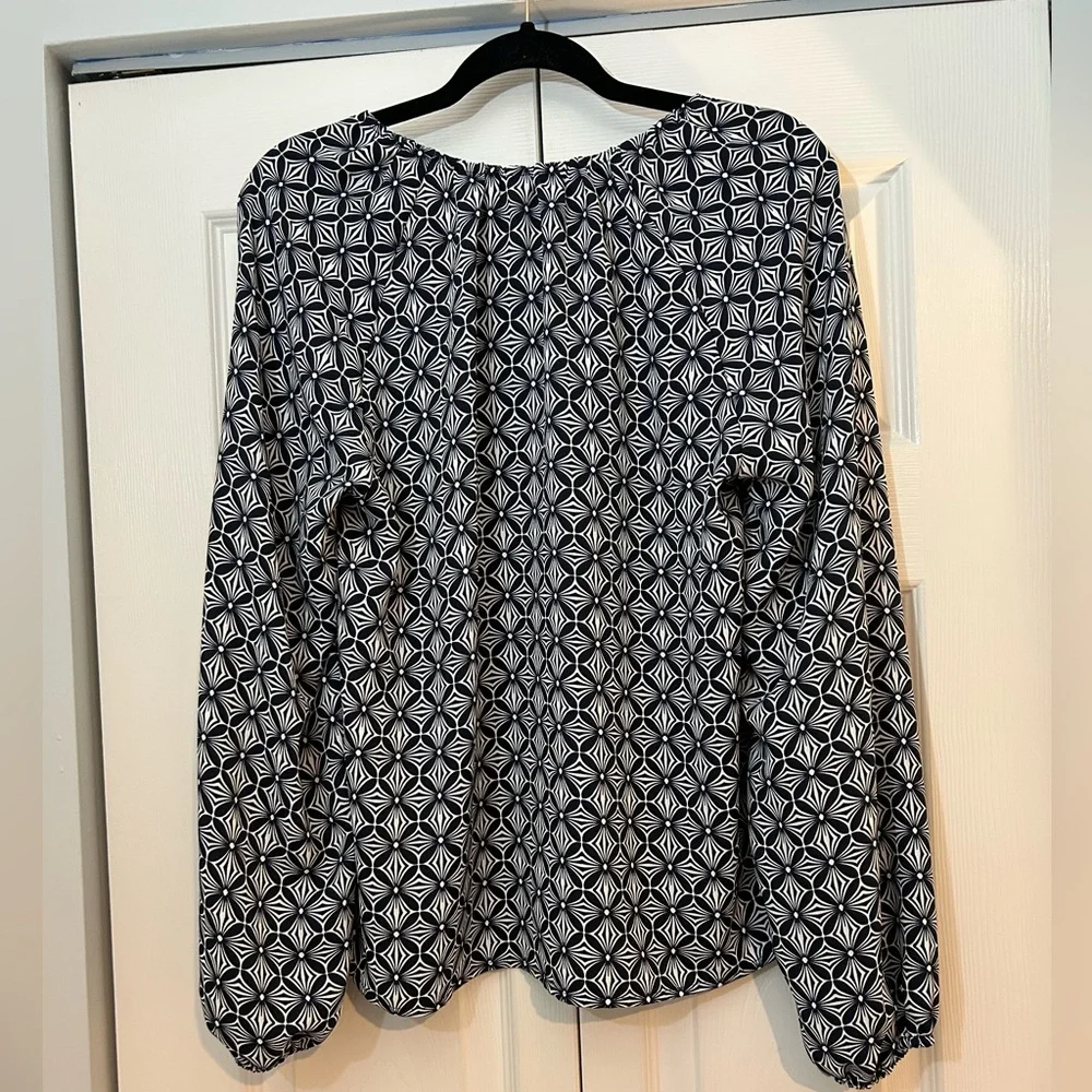 LOFT Navy Blue White Geometric Print Blouse Long Sleeve Size Large